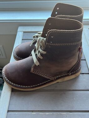 Women’s size 38 duck feet boots